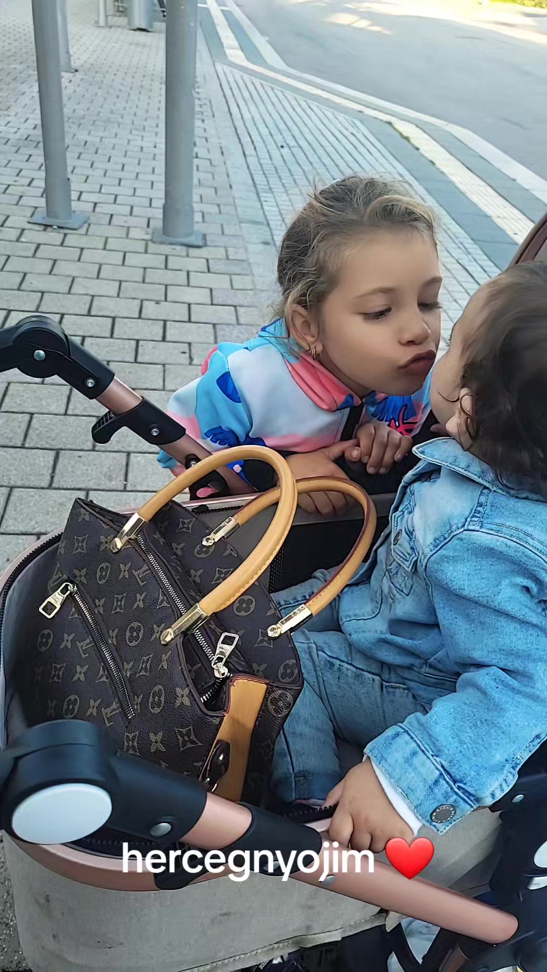 @tűndi &eacute;s Ernőke  😘szeretlek