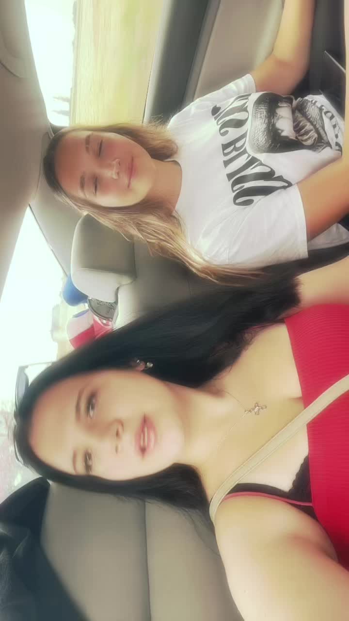 @𝐿𝑎𝑟𝑎🦥