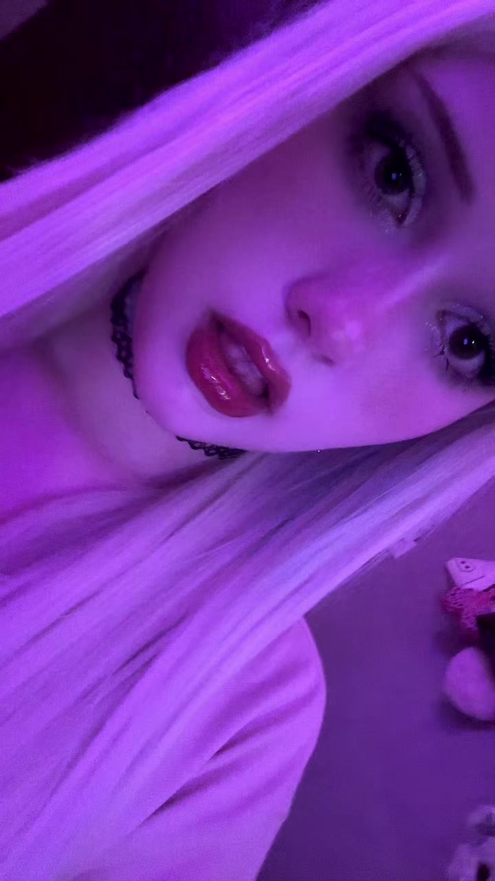 @эллчка мивчи🐰