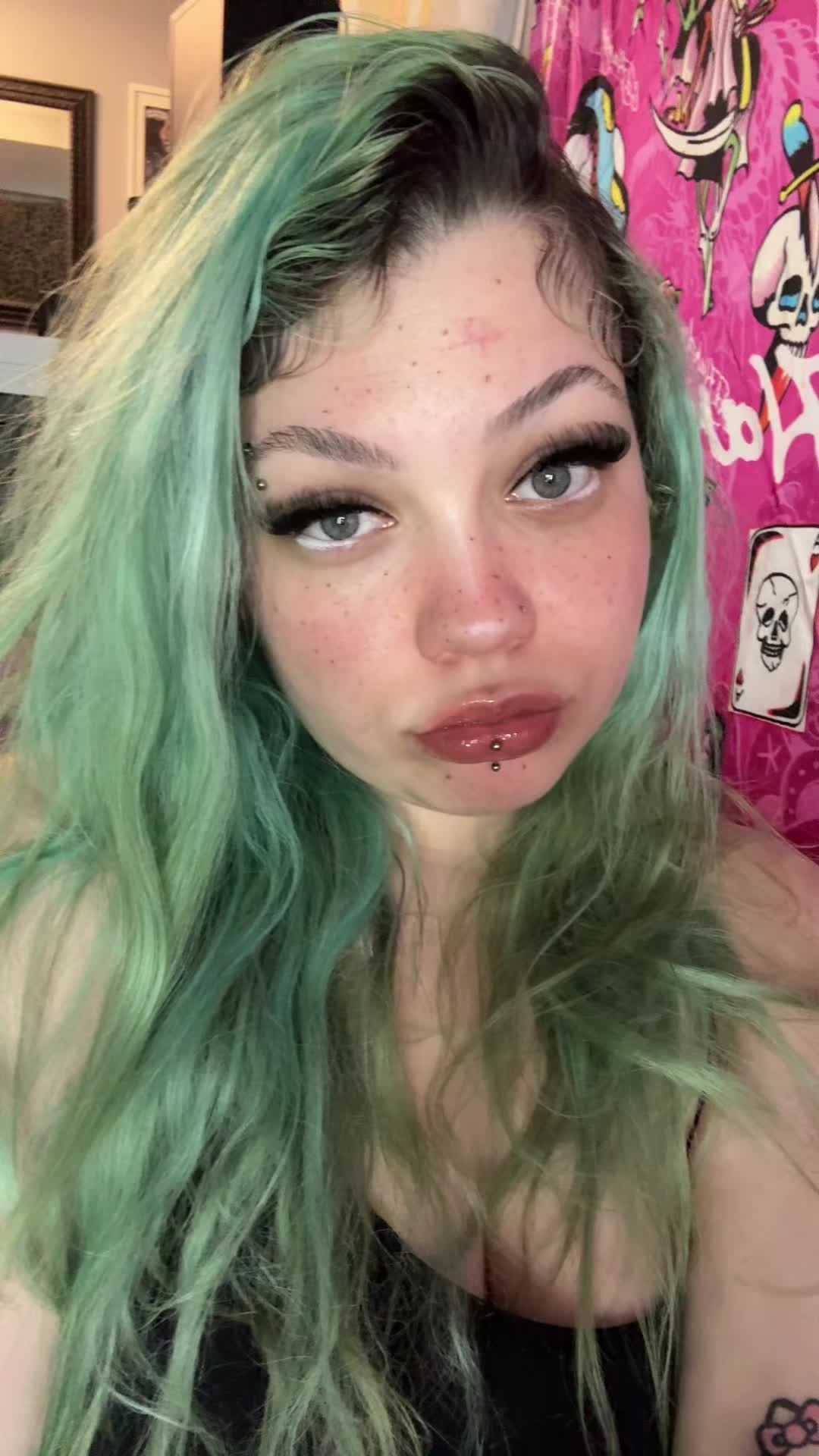 @mshellolitty