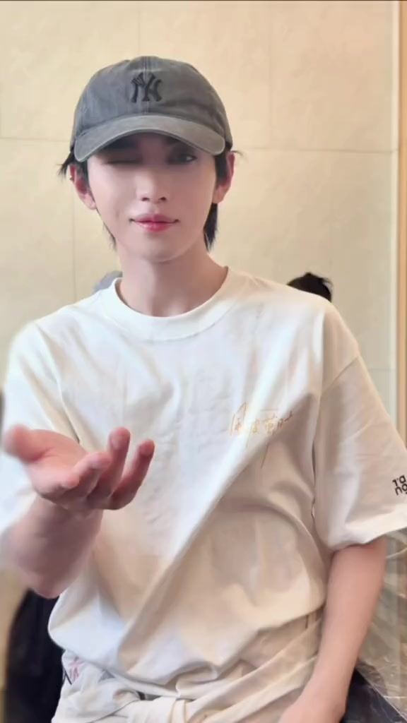 @๐ ๐๐ฌ๐ฌ๐๐ ๐๐๐๐_ๅถ็็ถ ๐ฆ