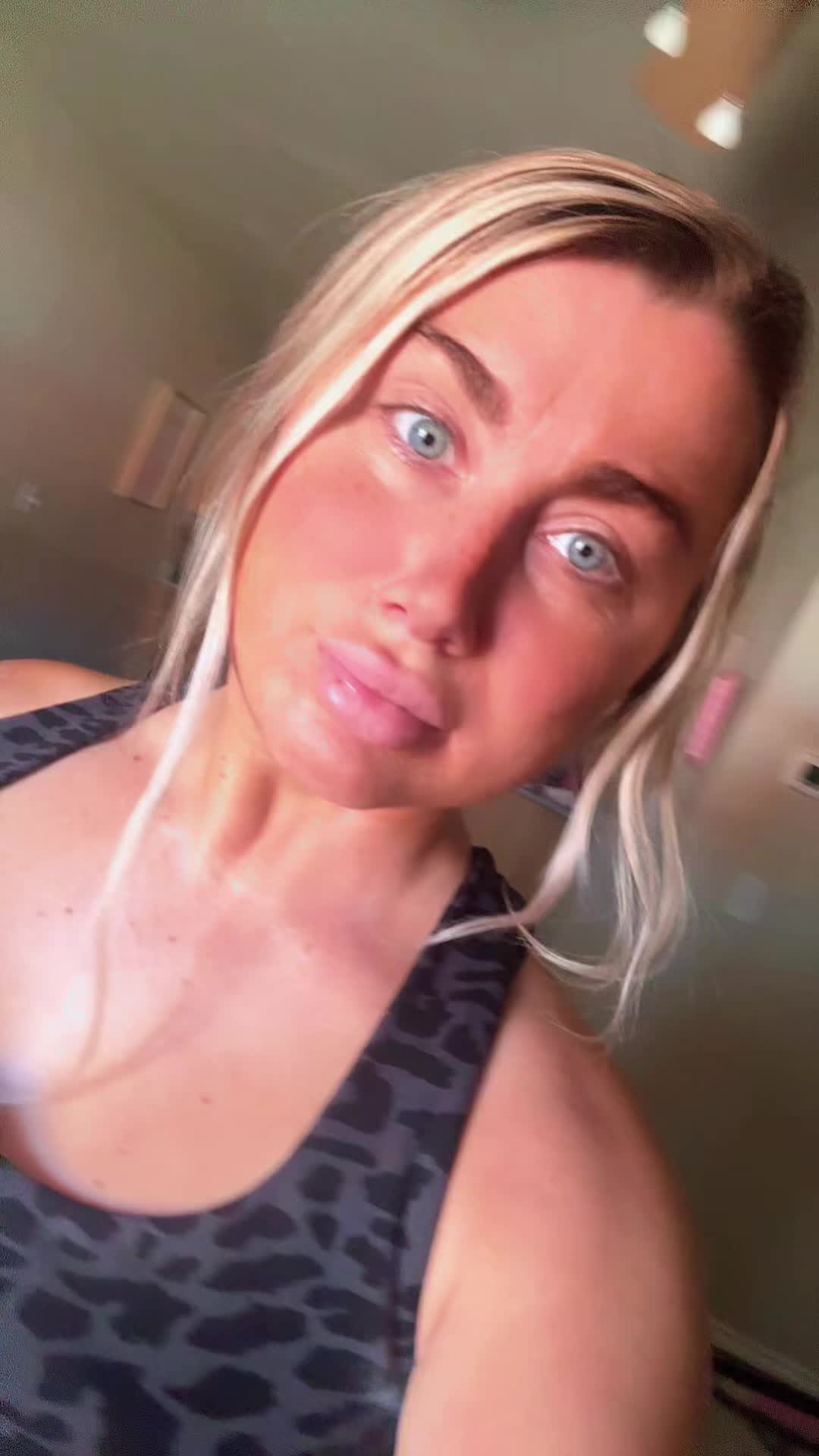 @Laceybarbieee