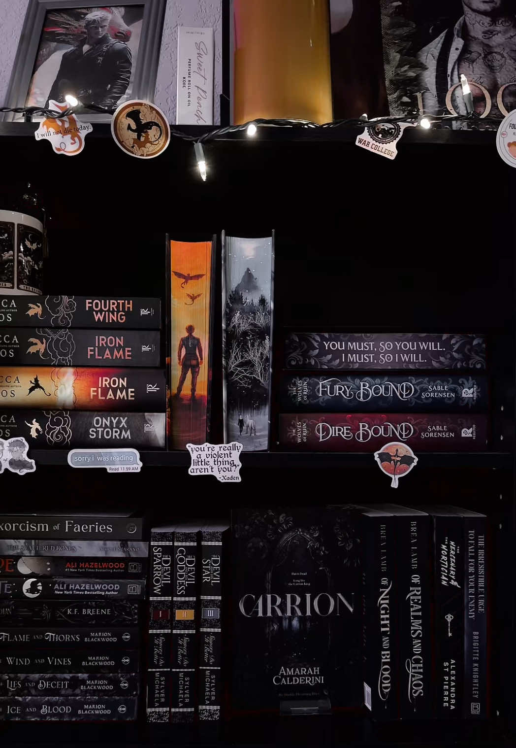 @Danielle Reads 📚☕️ 🧸