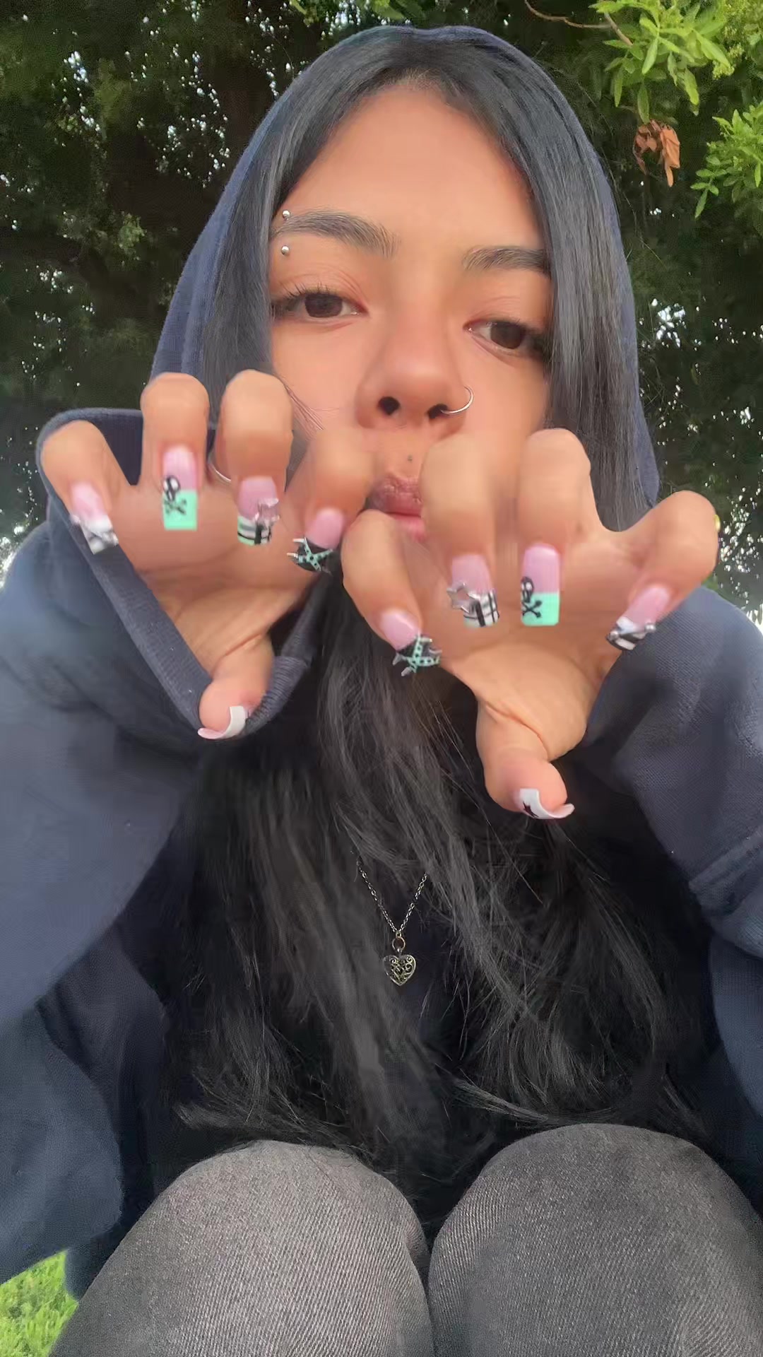 @☠︎︎