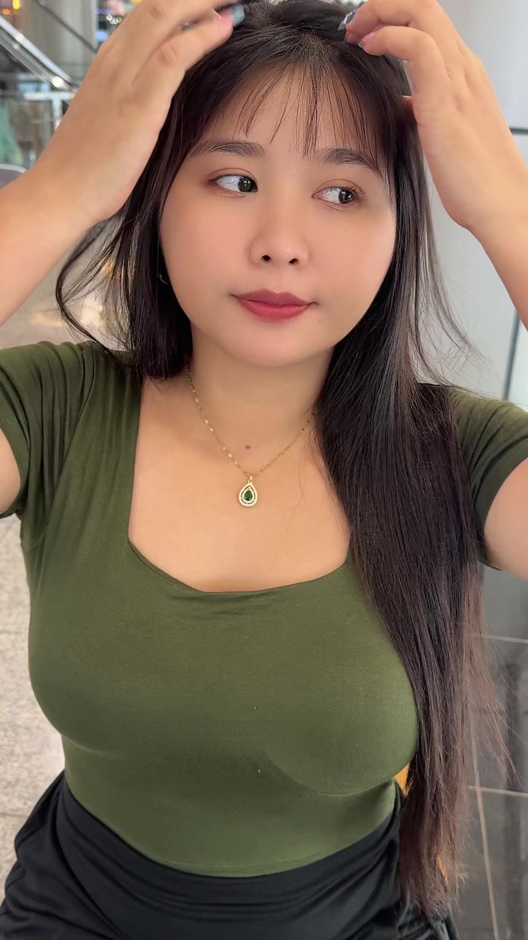 @Shwe Yie ♒️(ခေတ်ဆန်းယဉ် 👗🧵)