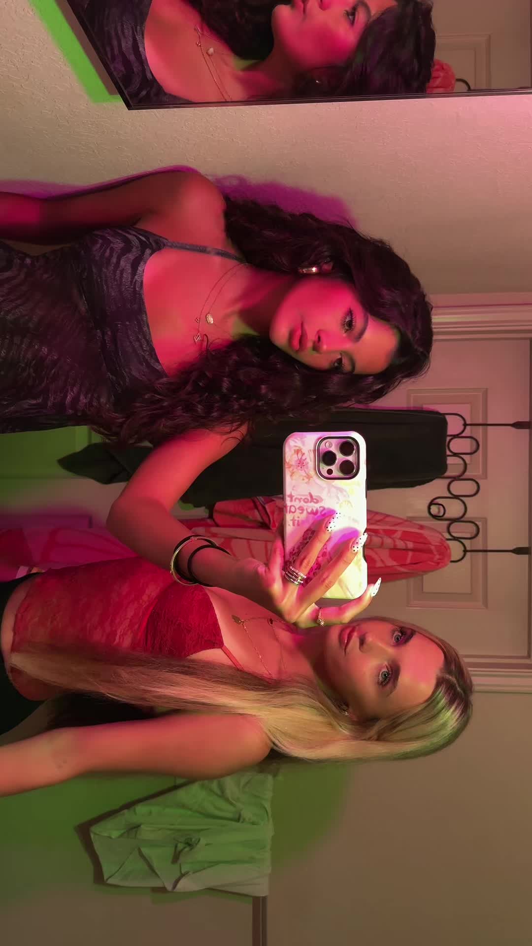 @thatblondandbrunete