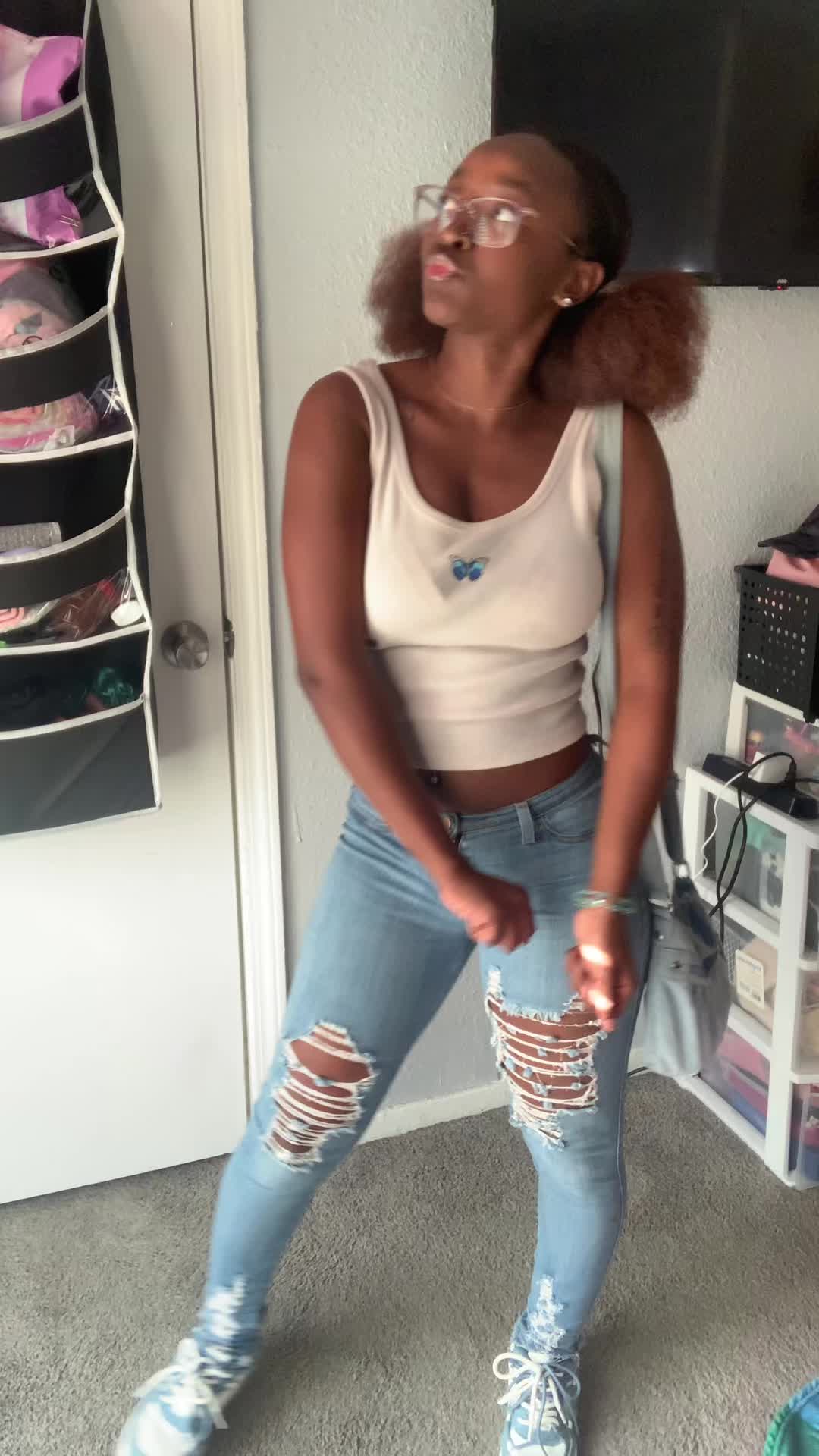 @Kjones_dancer