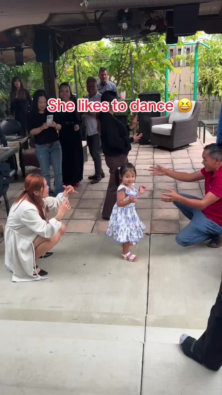 @Ellen Ellie 🇺🇸🇰🇭