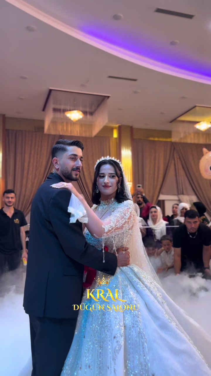 @KRAL D&Uuml;Ğ&Uuml;N SALONU