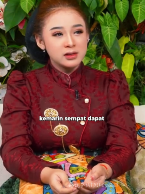 @Curhat di Podcast