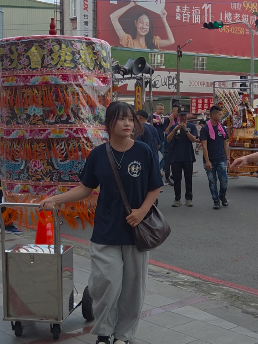 @帥哥跑廟會