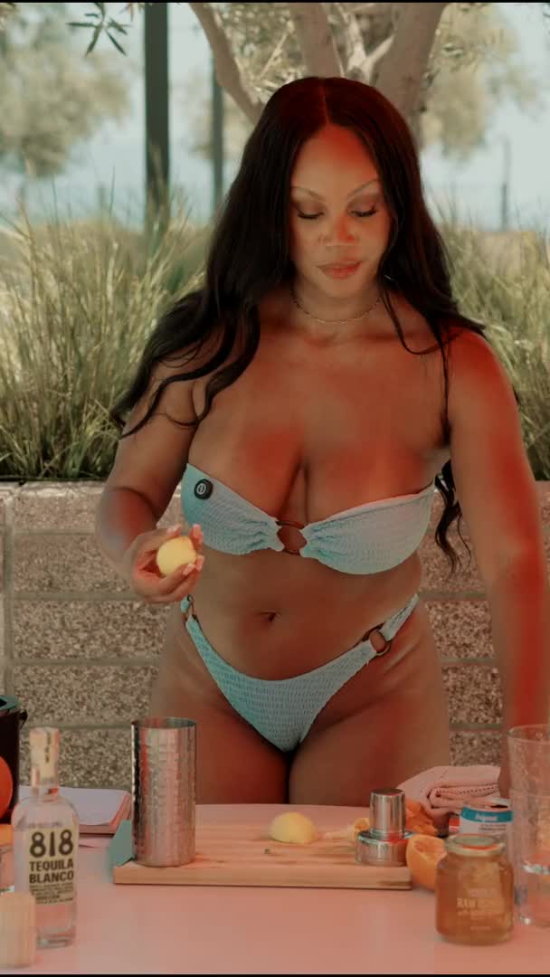 @August_Skye