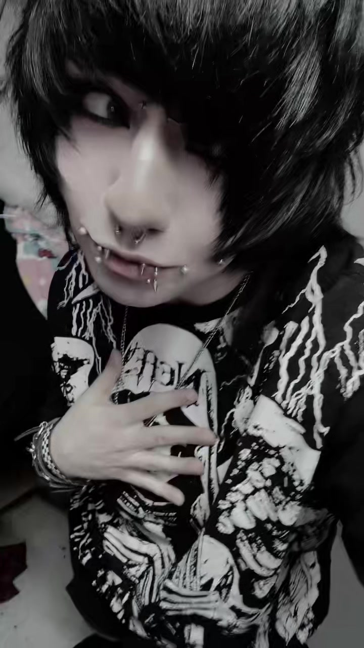 @dogferatu