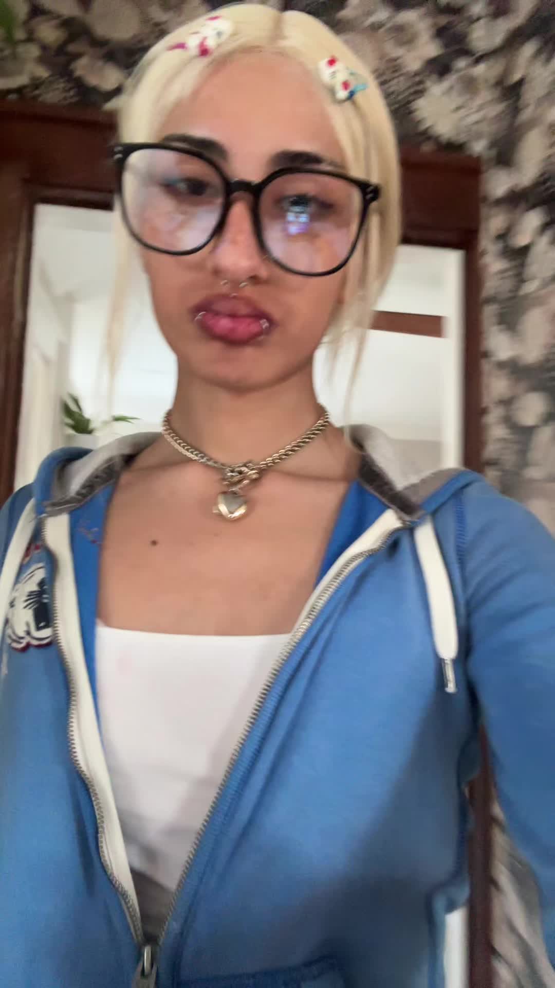 @≽ܫ≼