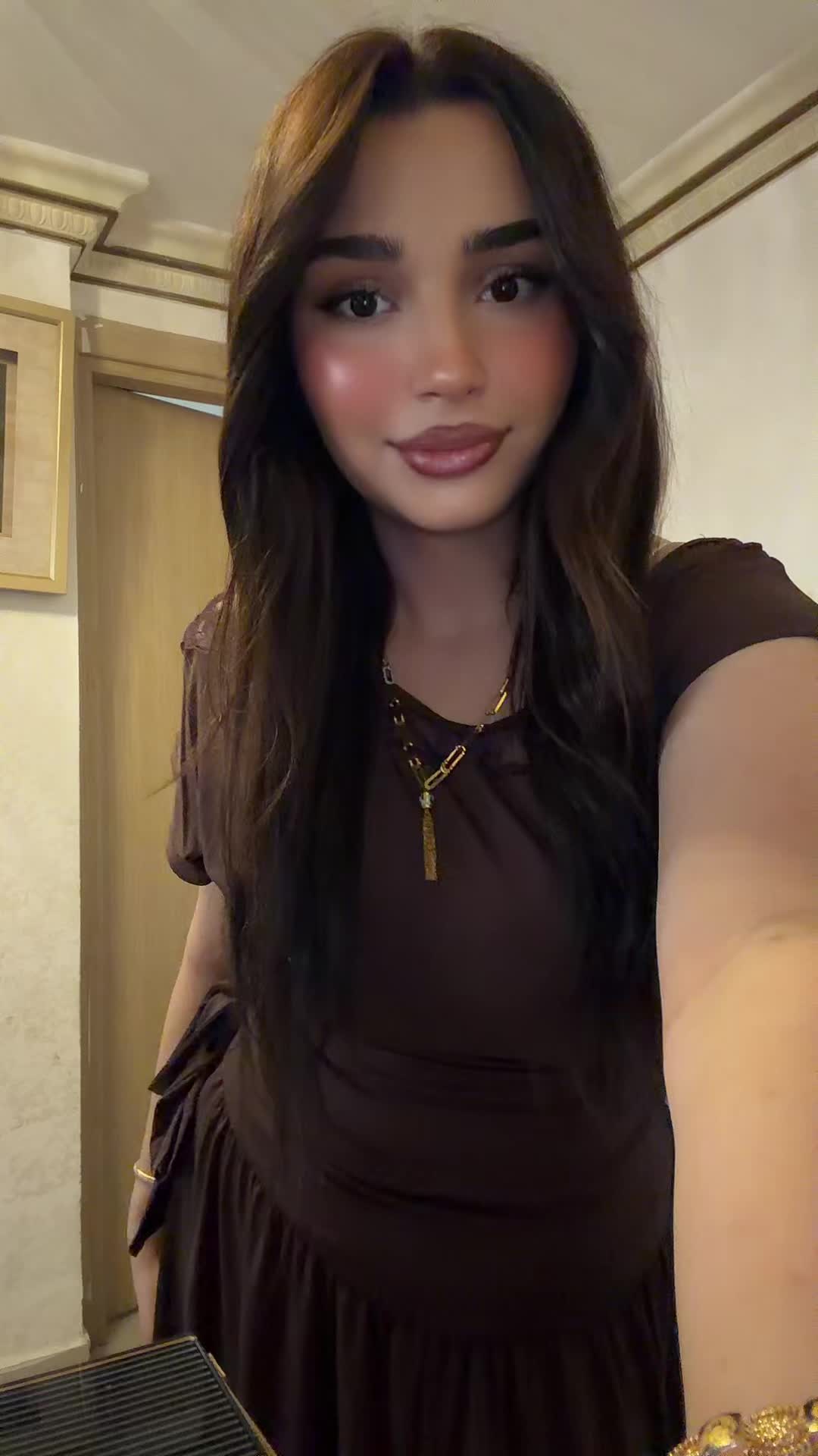 @𝒱
