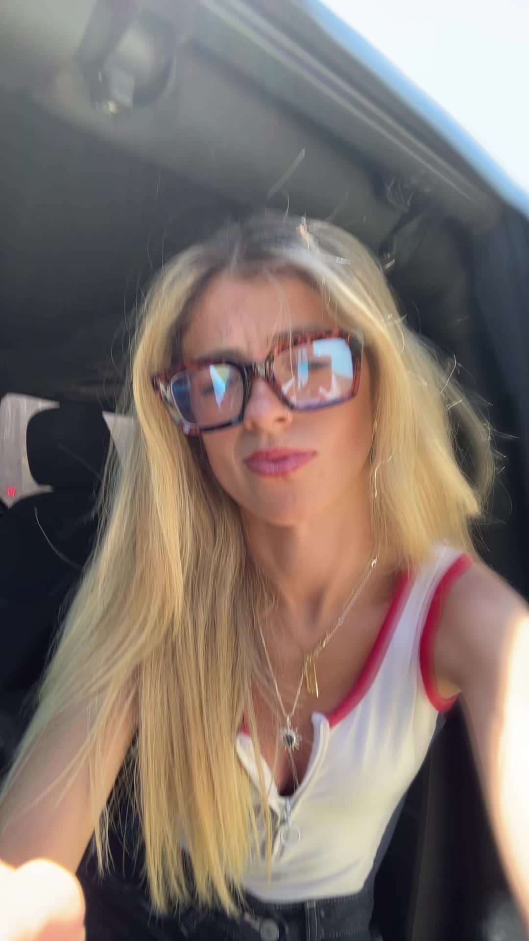 @Bella