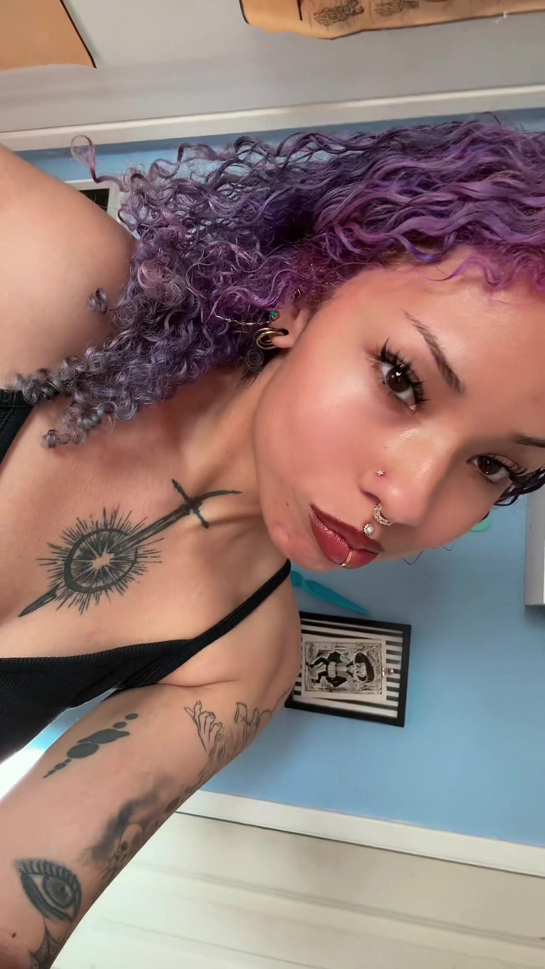 @thegirlinurphone