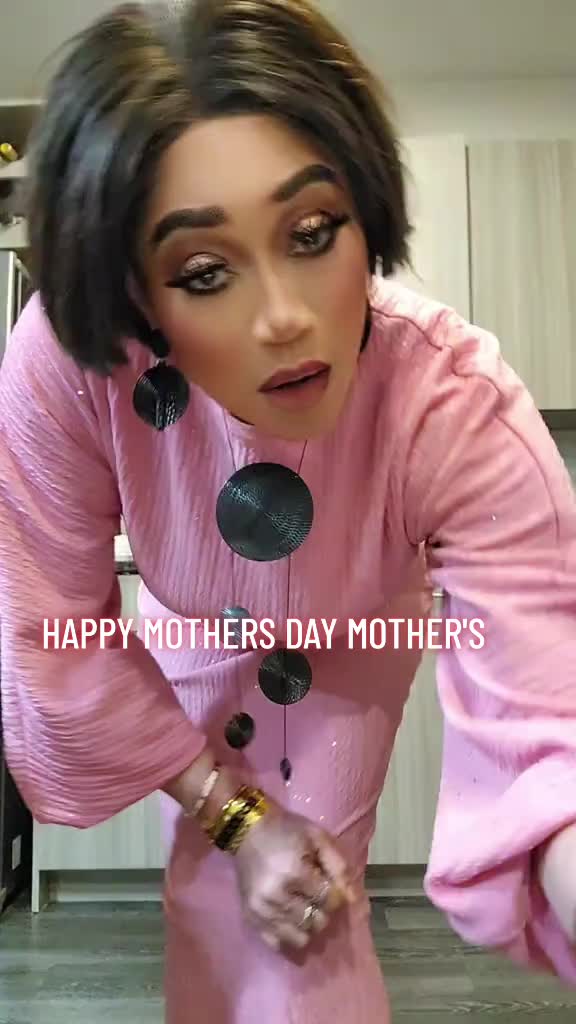 @Demi