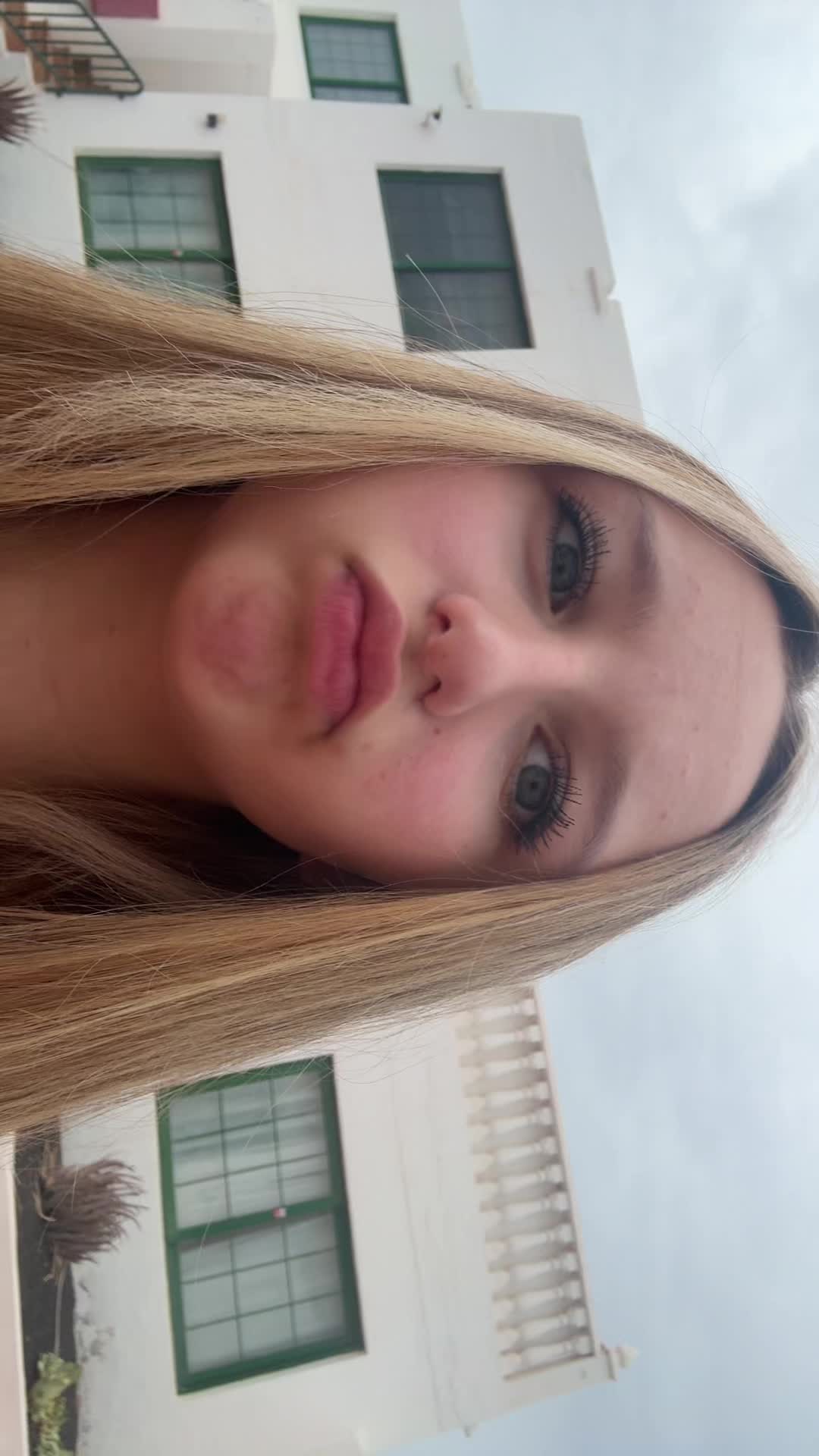@￴