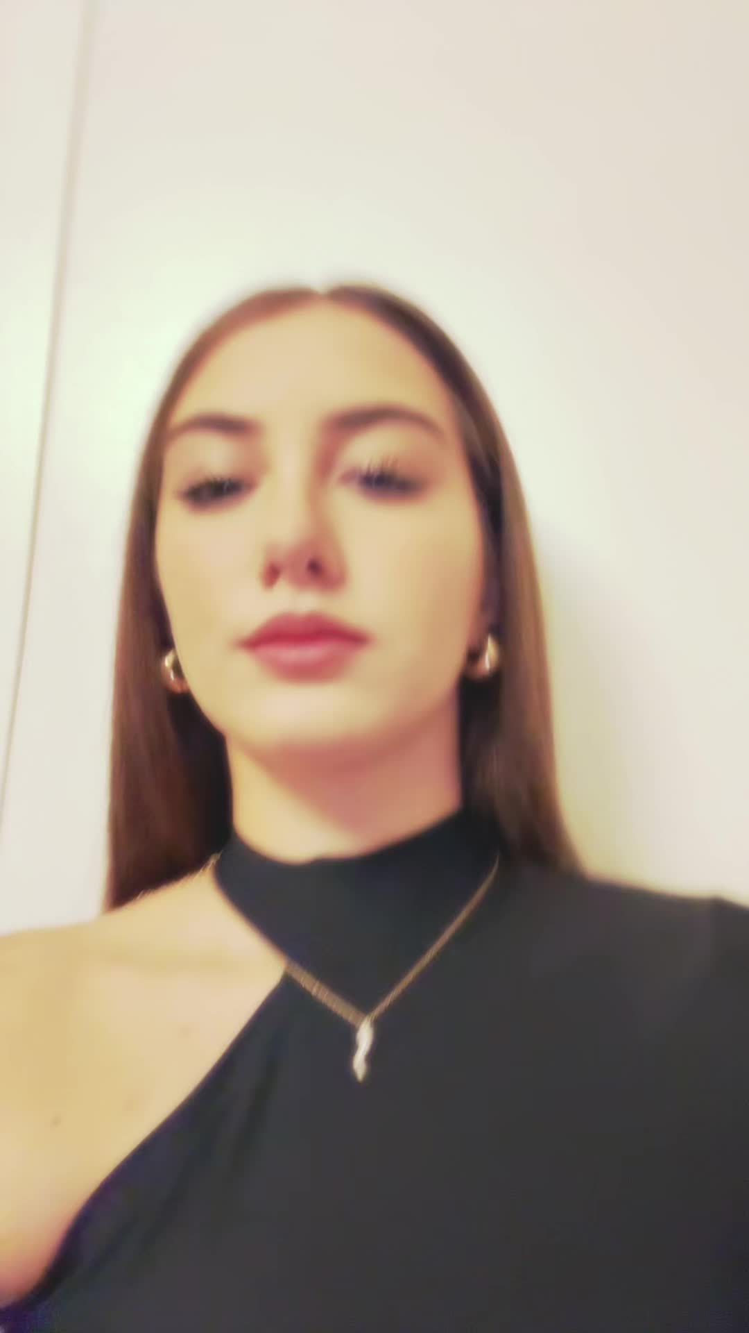 @𝒞𝒽𝒾𝒶𝓇𝒶
