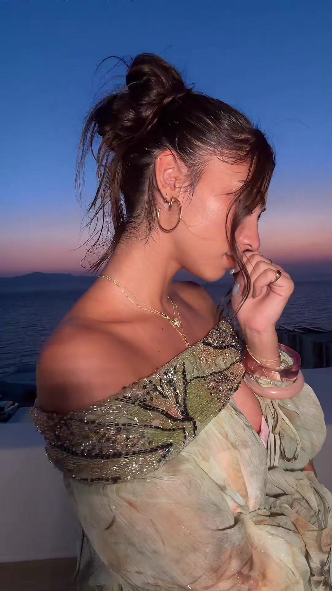 @bella