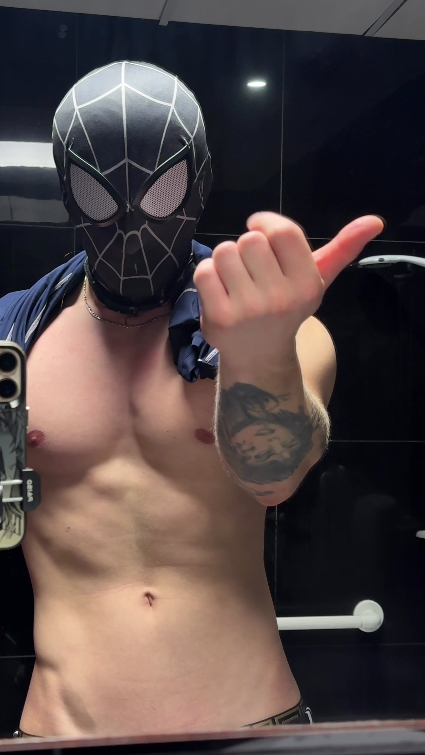 @Angolzi