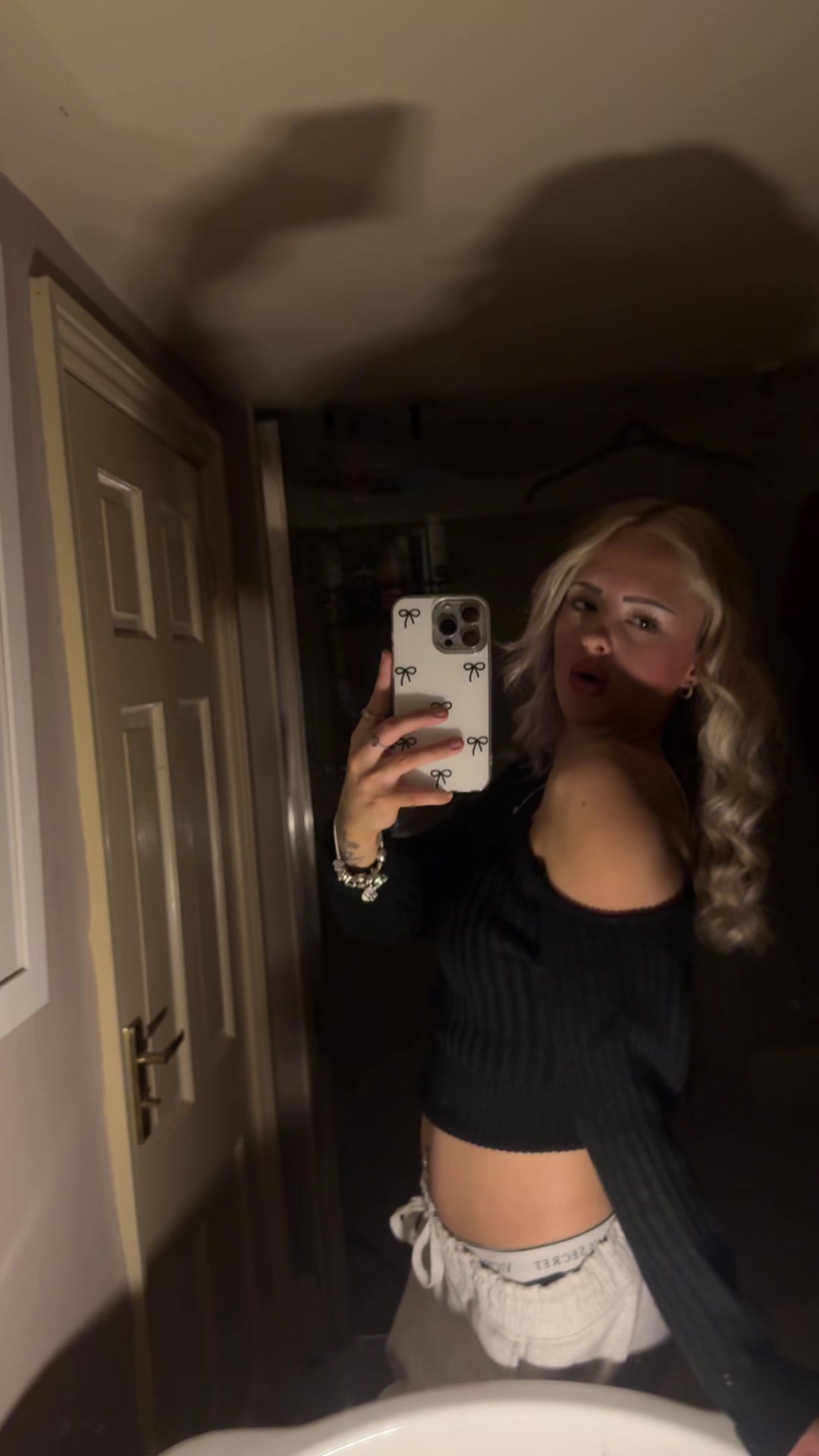 @𝐥𝐢𝐯❦