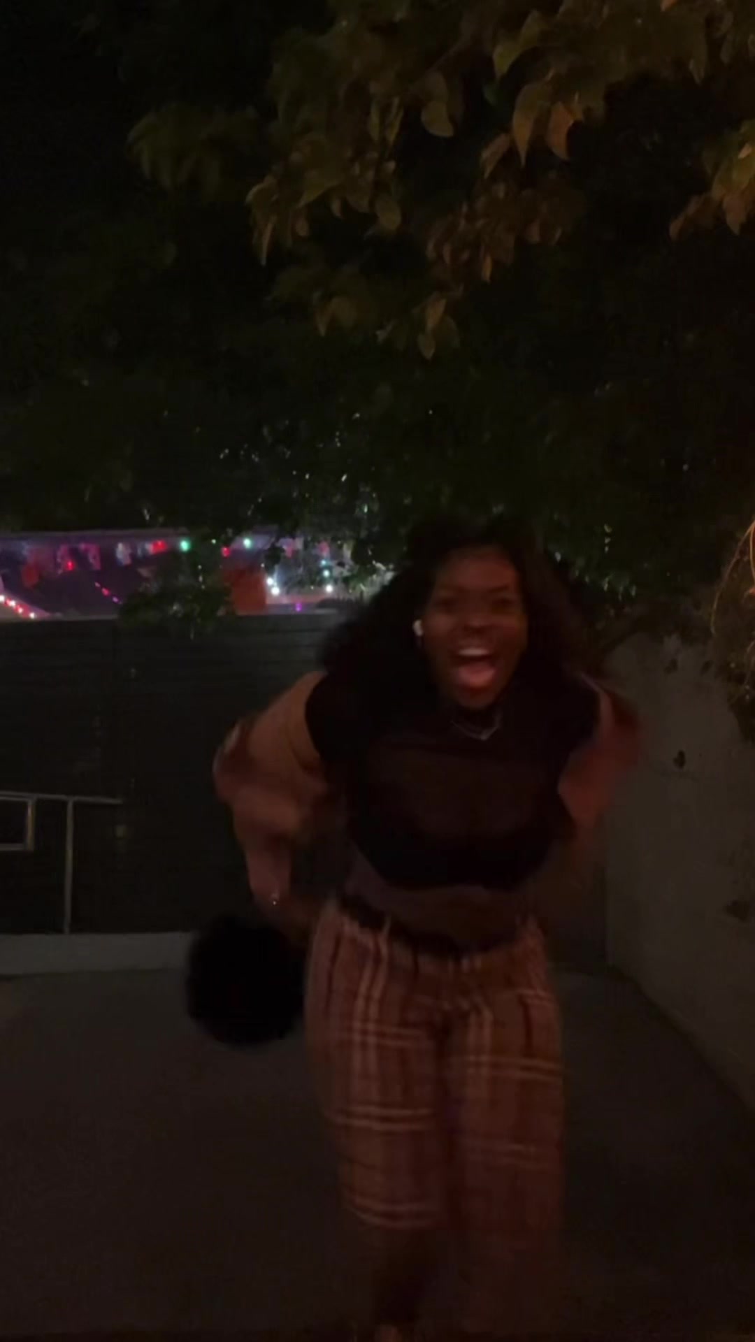 @HelloVella.wav