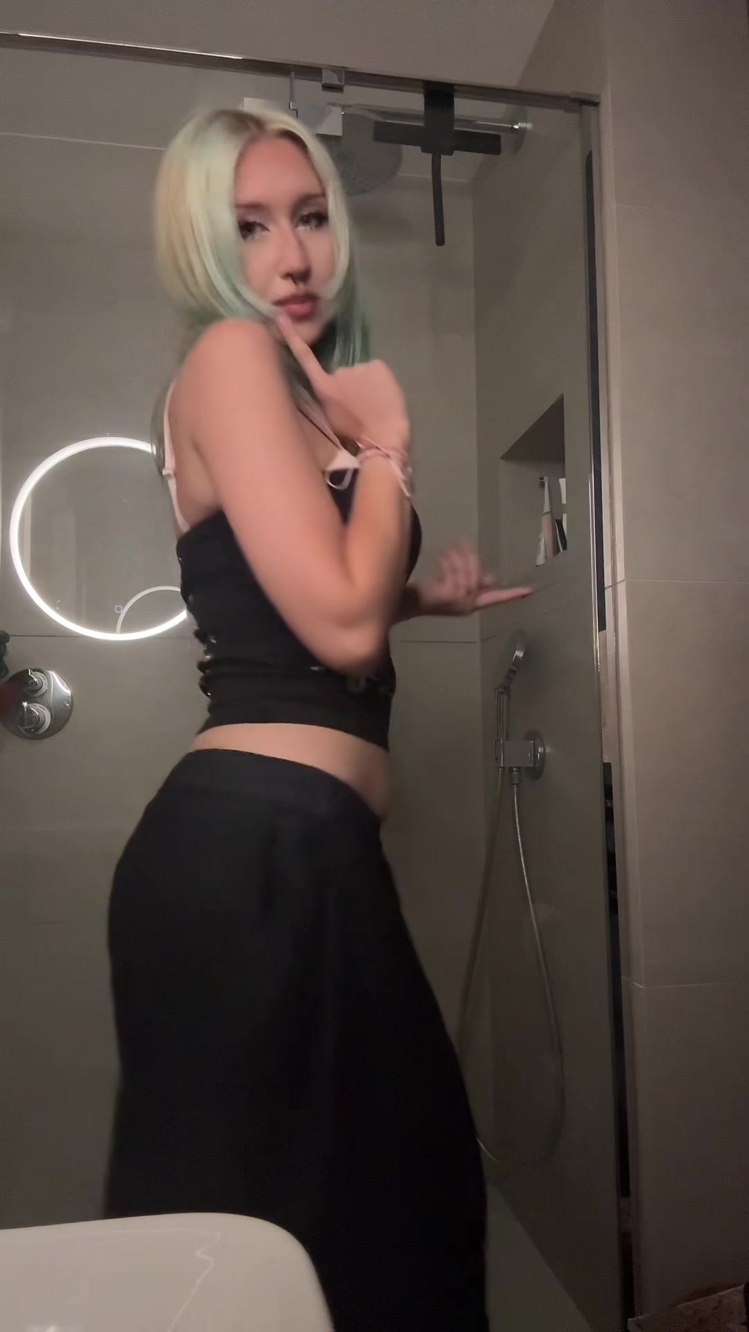 @bella