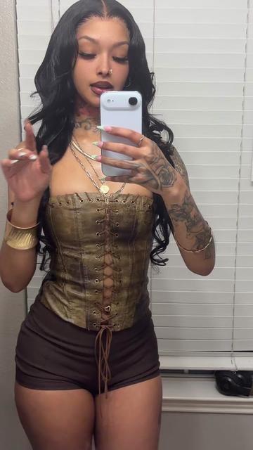 @Di 👩❤️💋👩