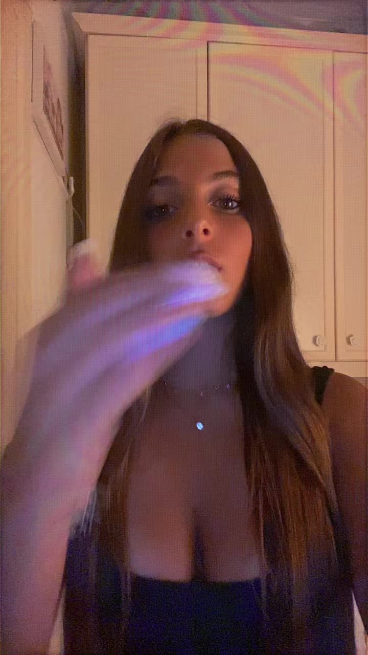 @clari_