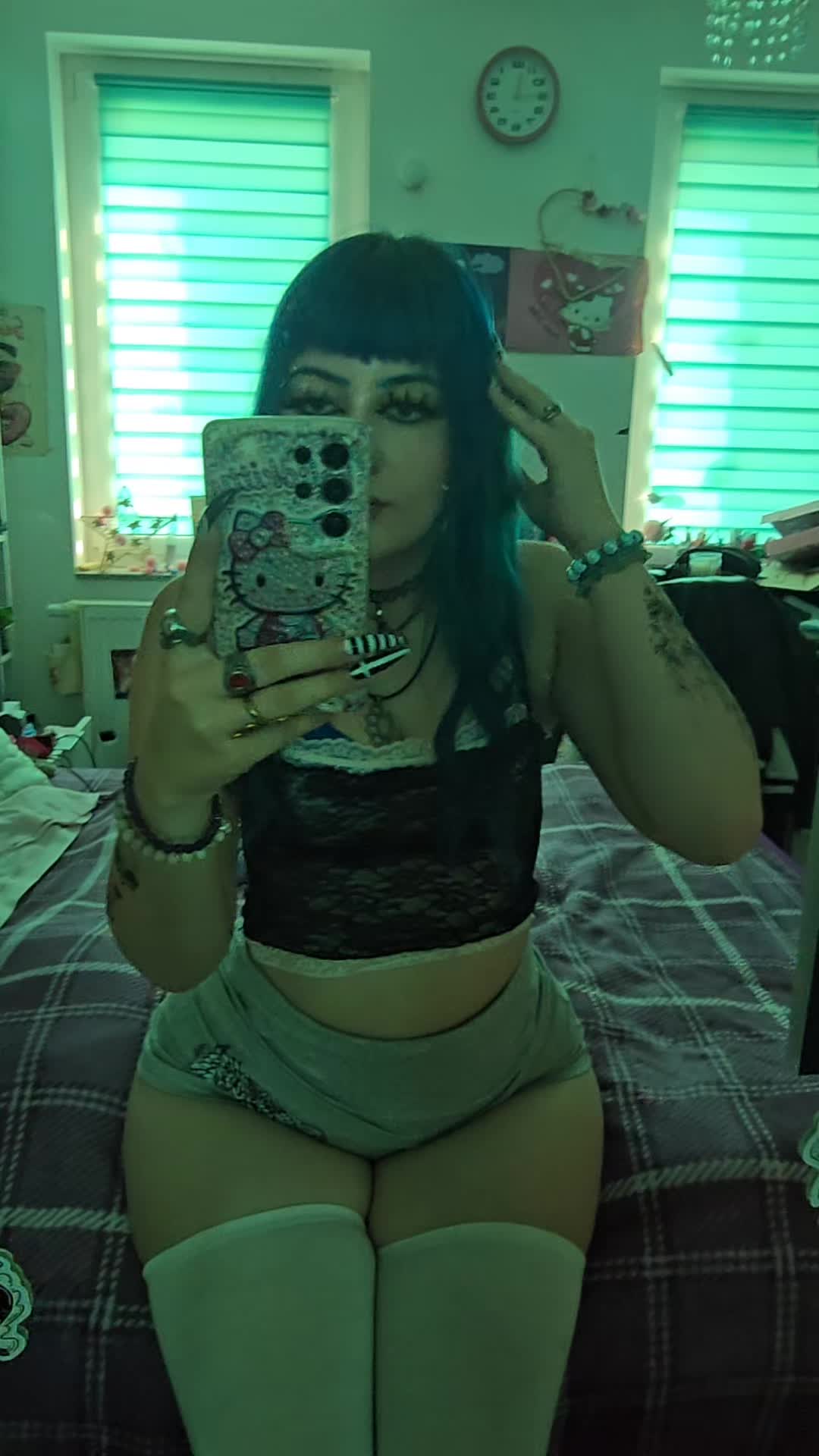 @𝑟𝑜𝑠𝑒𝑒 🦇