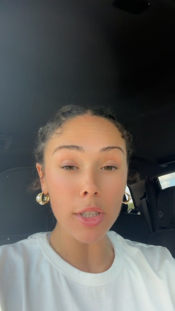 @wealthylauren_