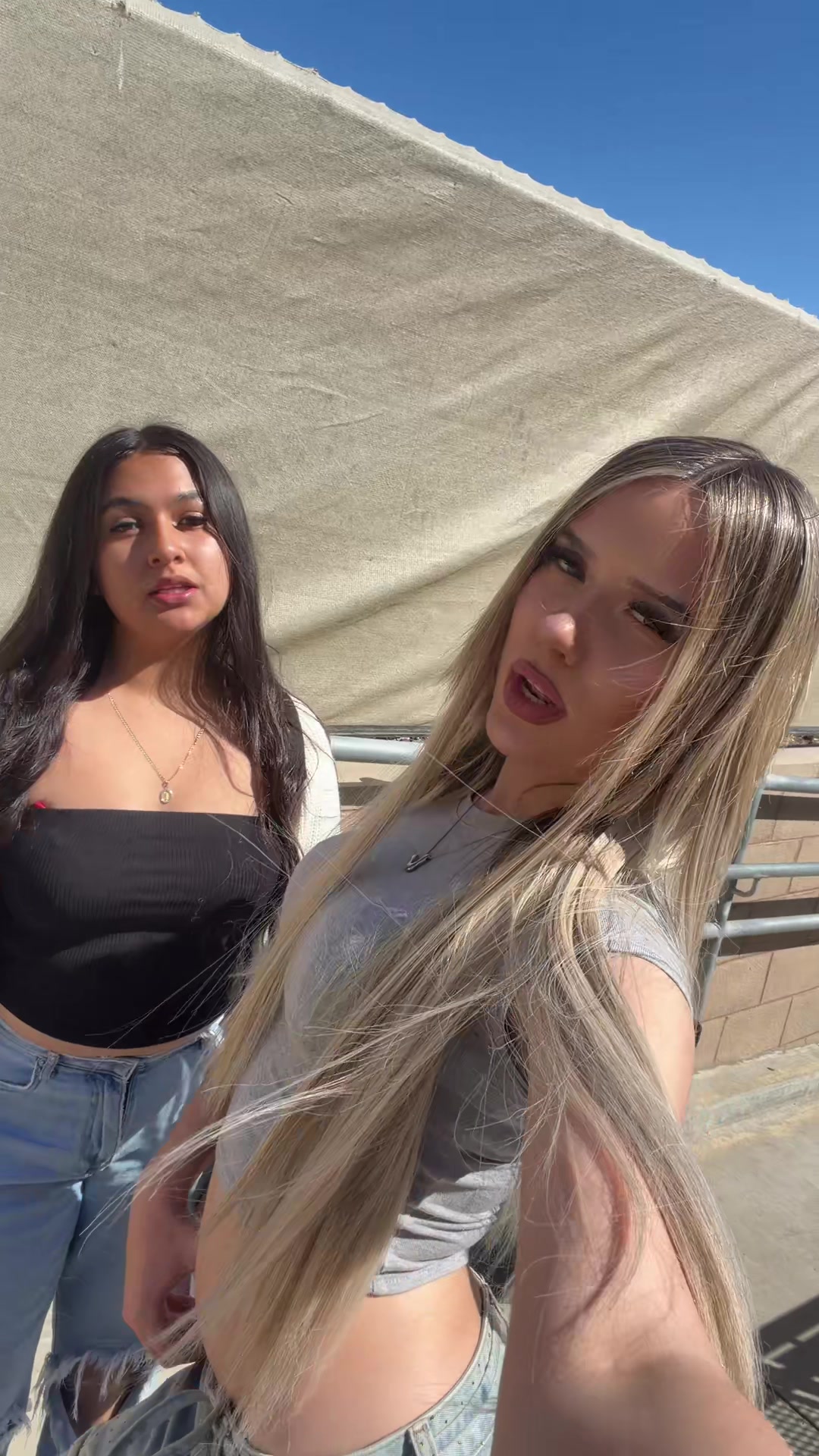 @👅