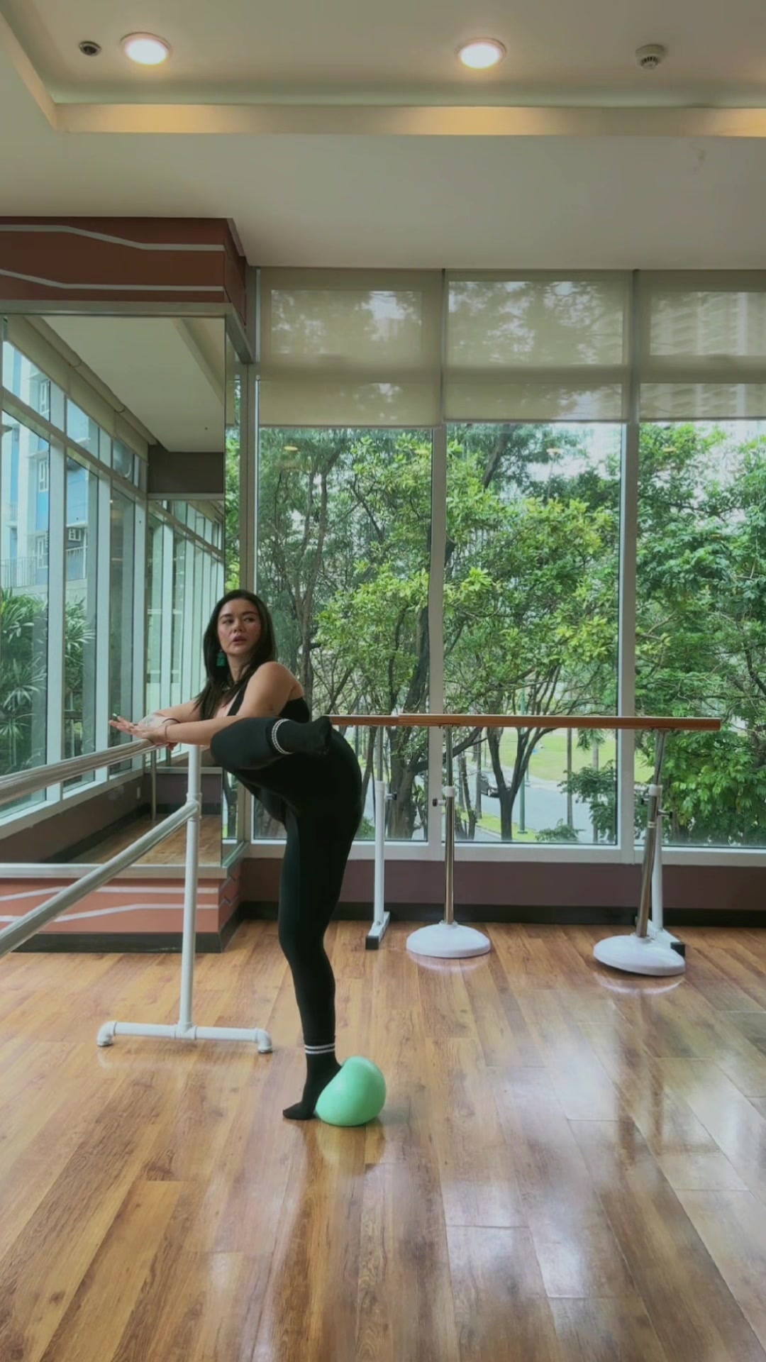 @Barre•Motherhood•Energy work🌺