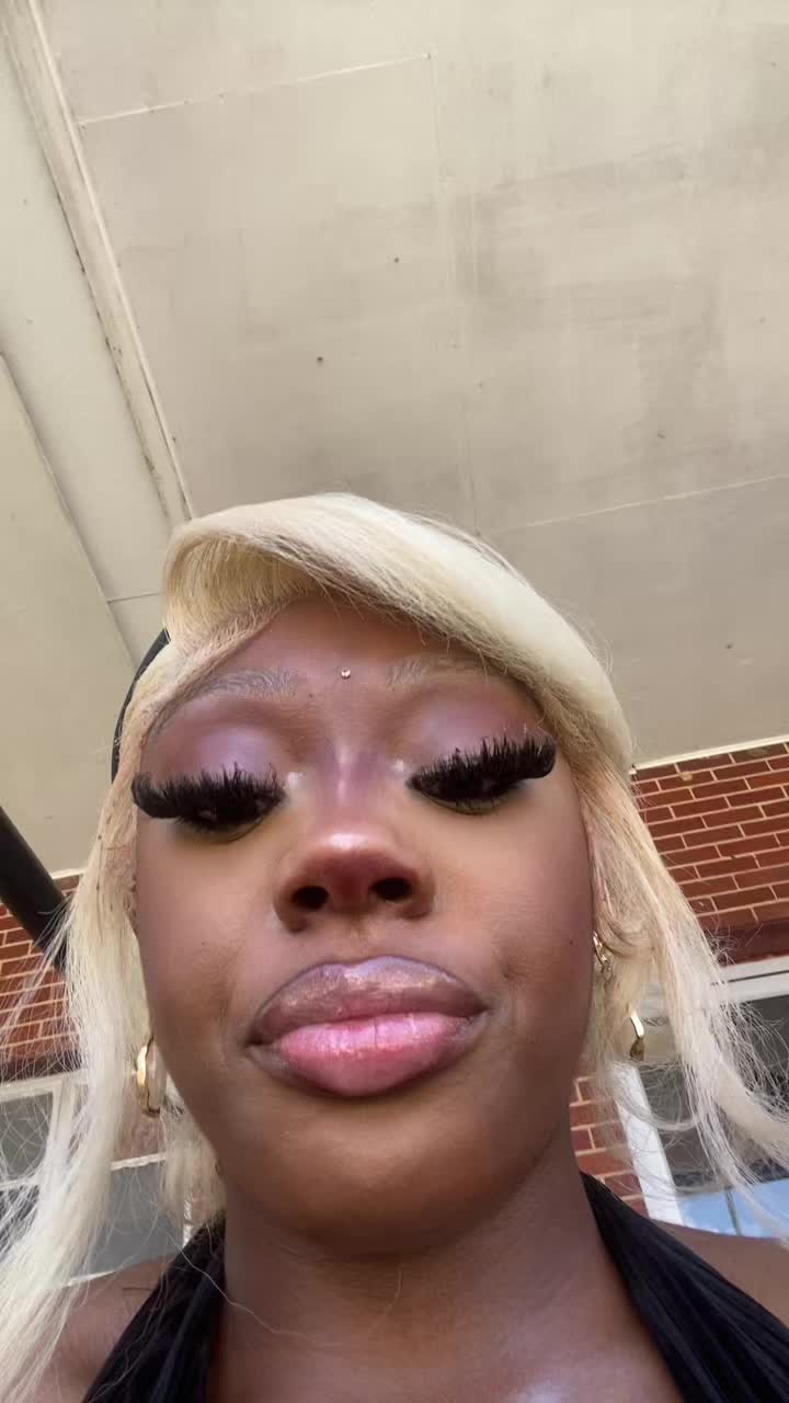 @LeonnaMarie ᥫ᭡