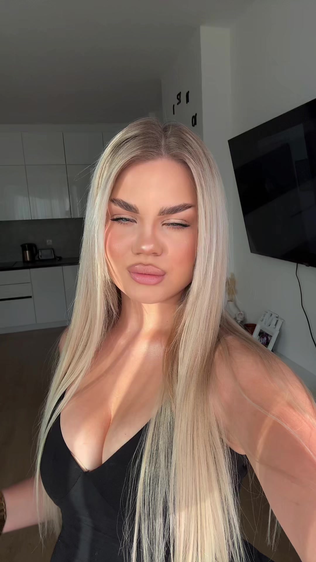 @LV