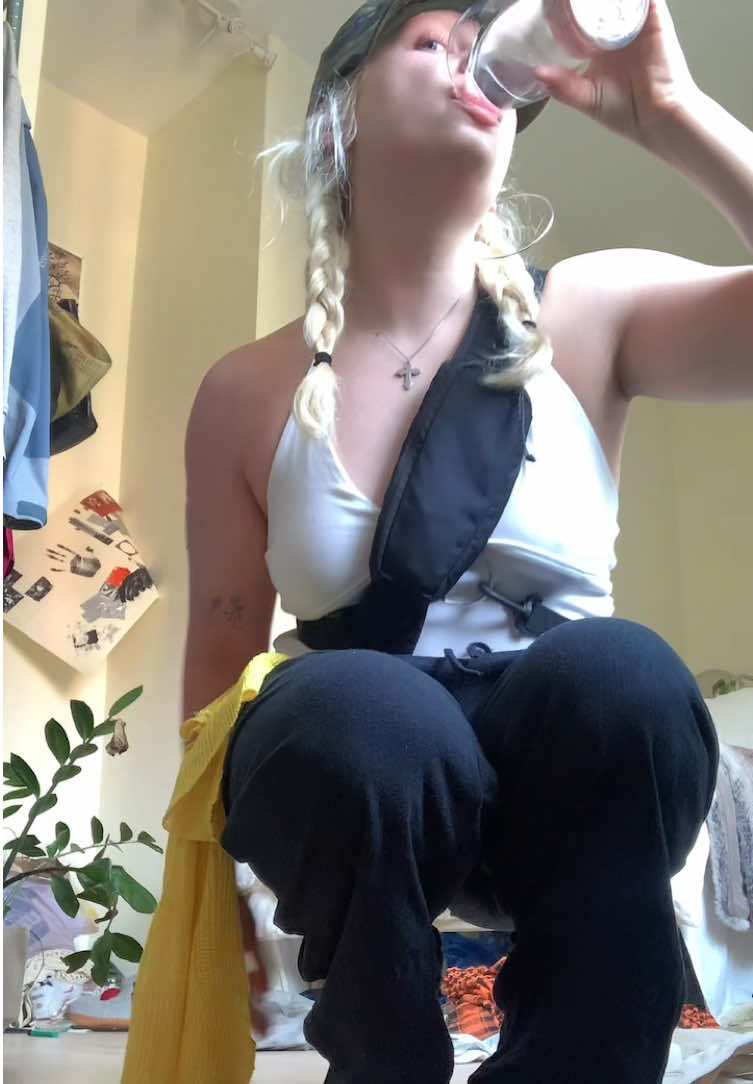 @👣