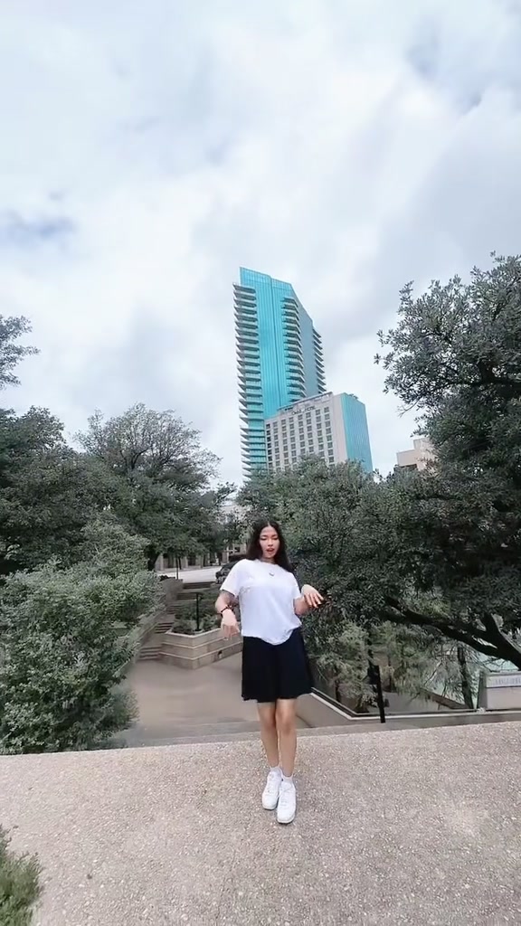 @S:)🦚❤️