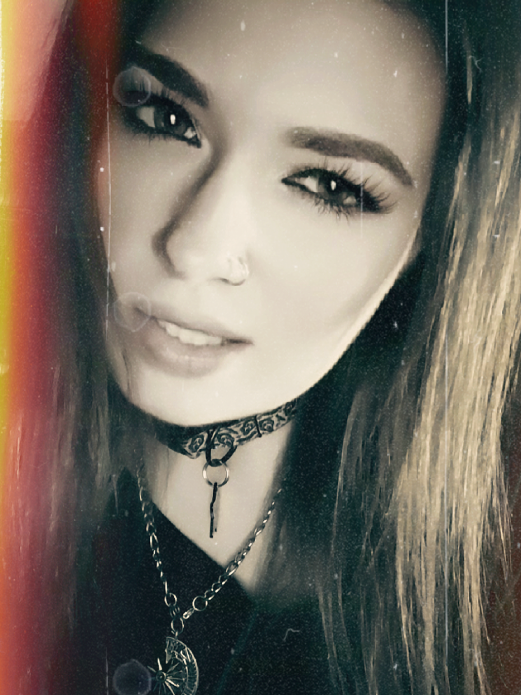 @🖤🩷EmoQueen🩷🖤