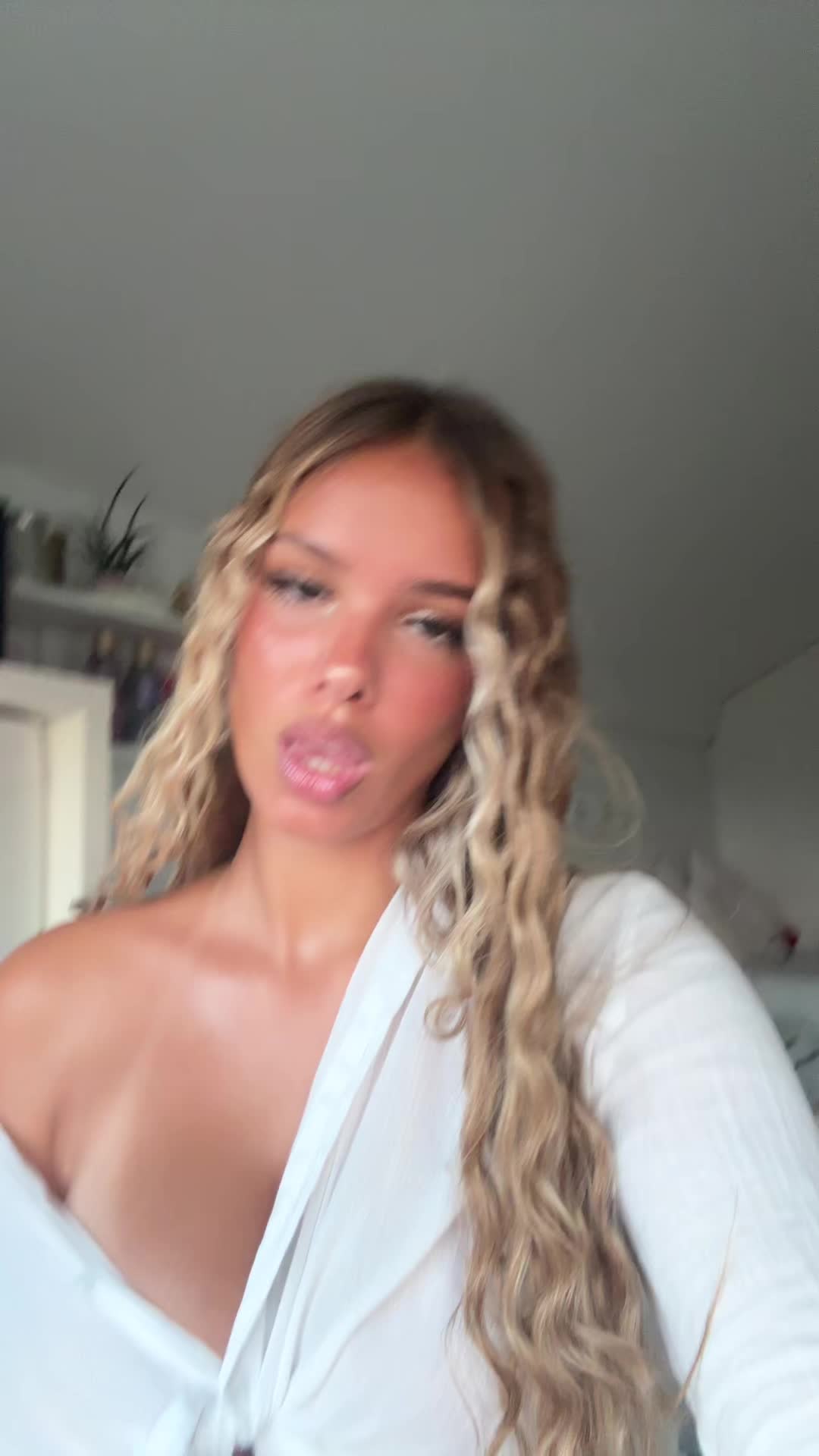 @𝒯 🪽