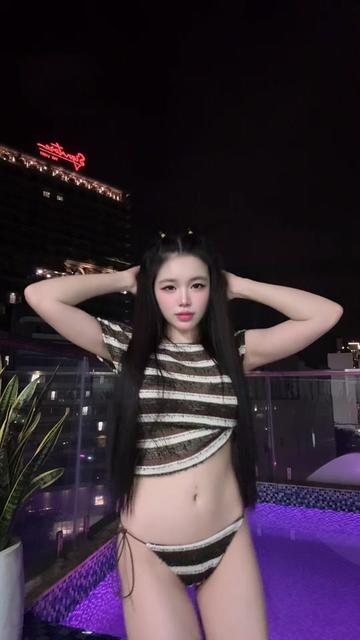 @Bikini-Trending
