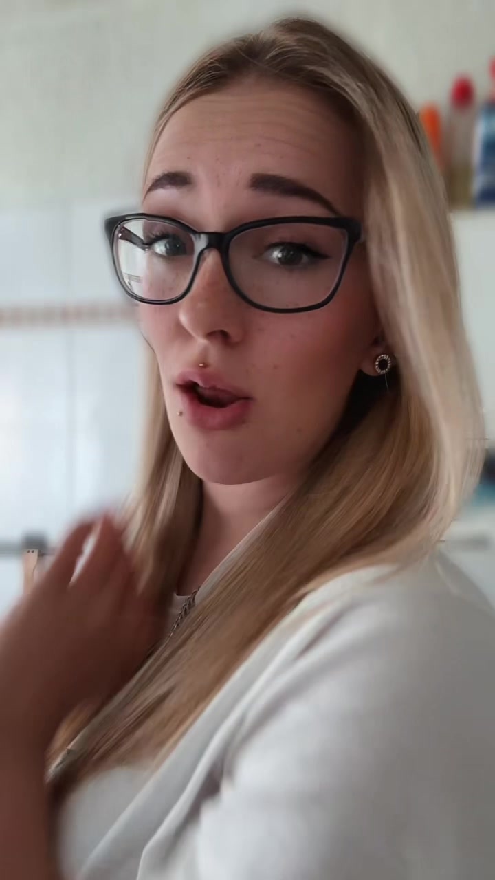 @Elli
