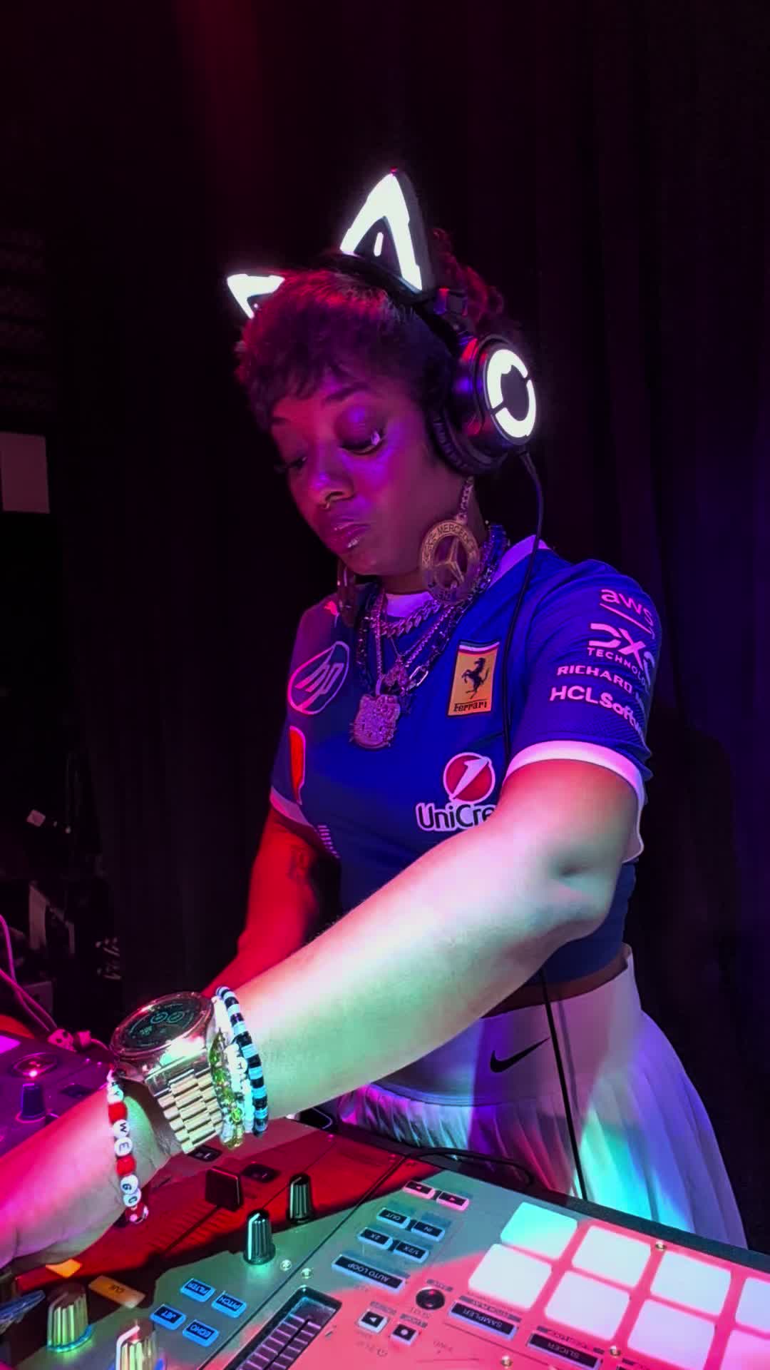 @Ash10 the DeeJay