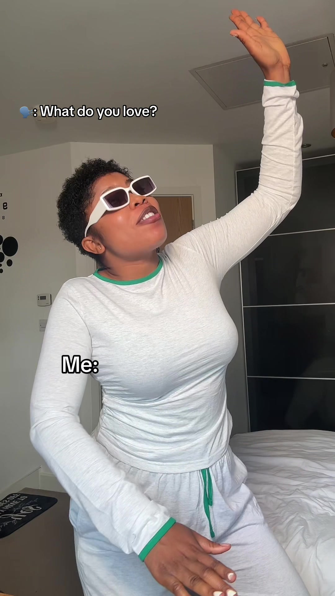 @Vibe Queen🎙️👑