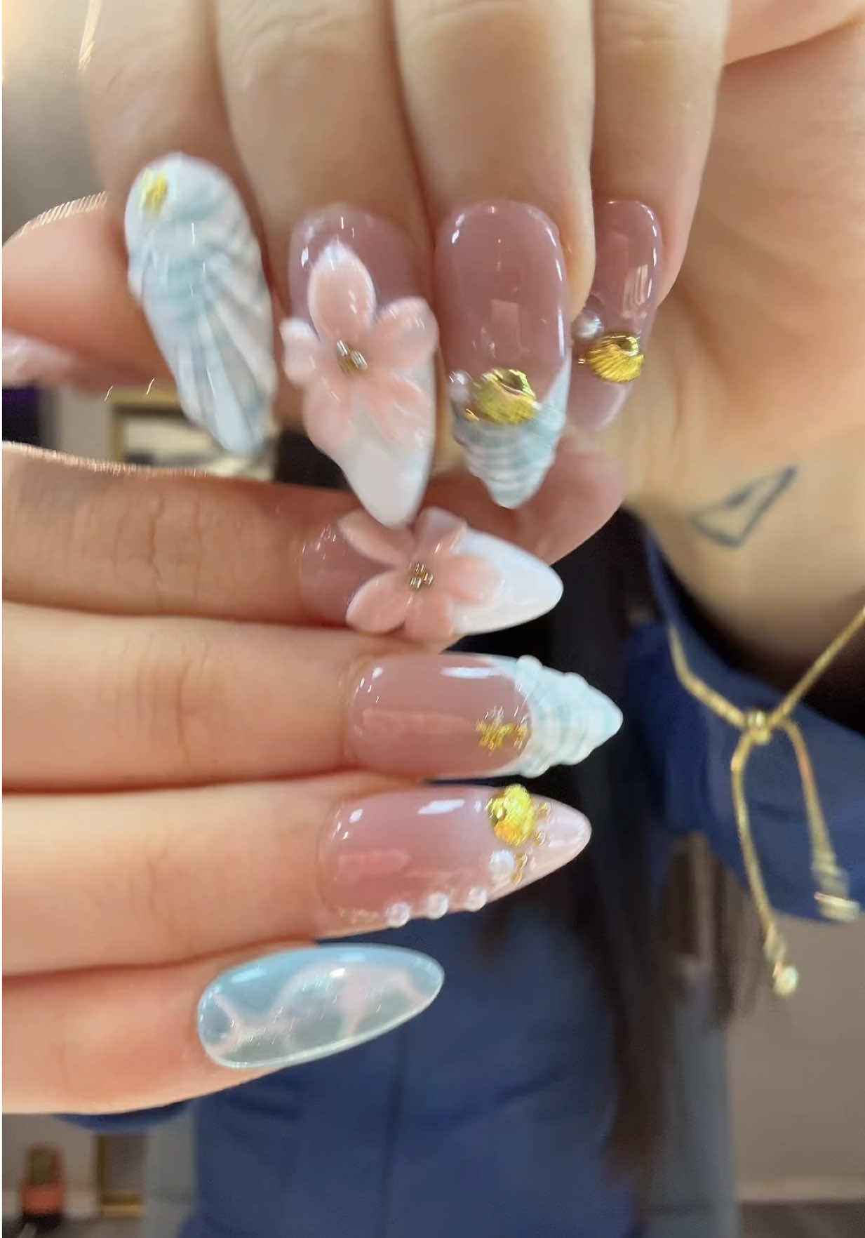 @adriannaherreraa