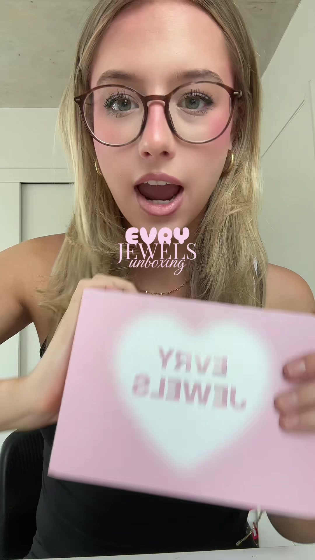 @KYRA| WELLNESS + FASHION