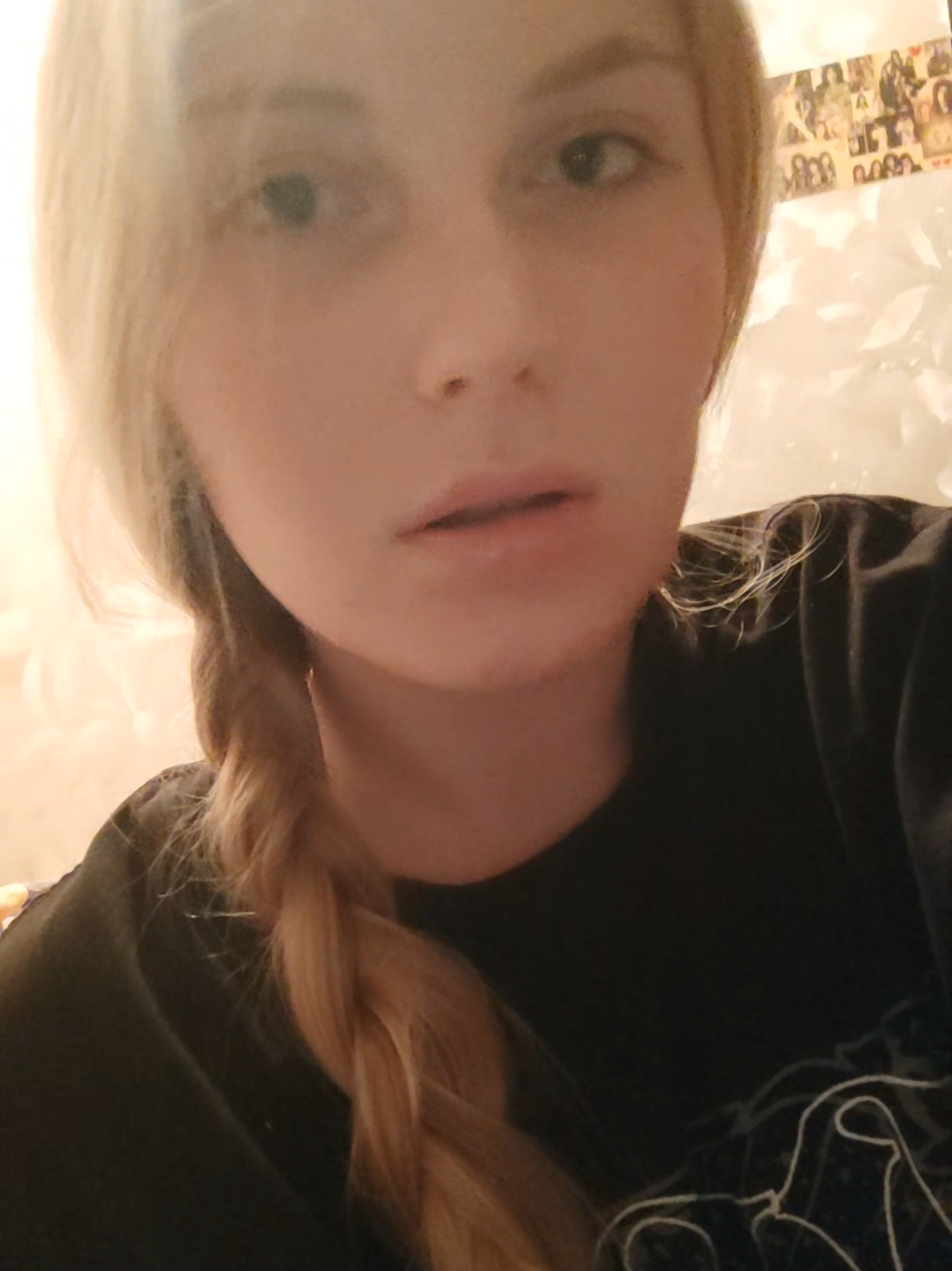 @😨