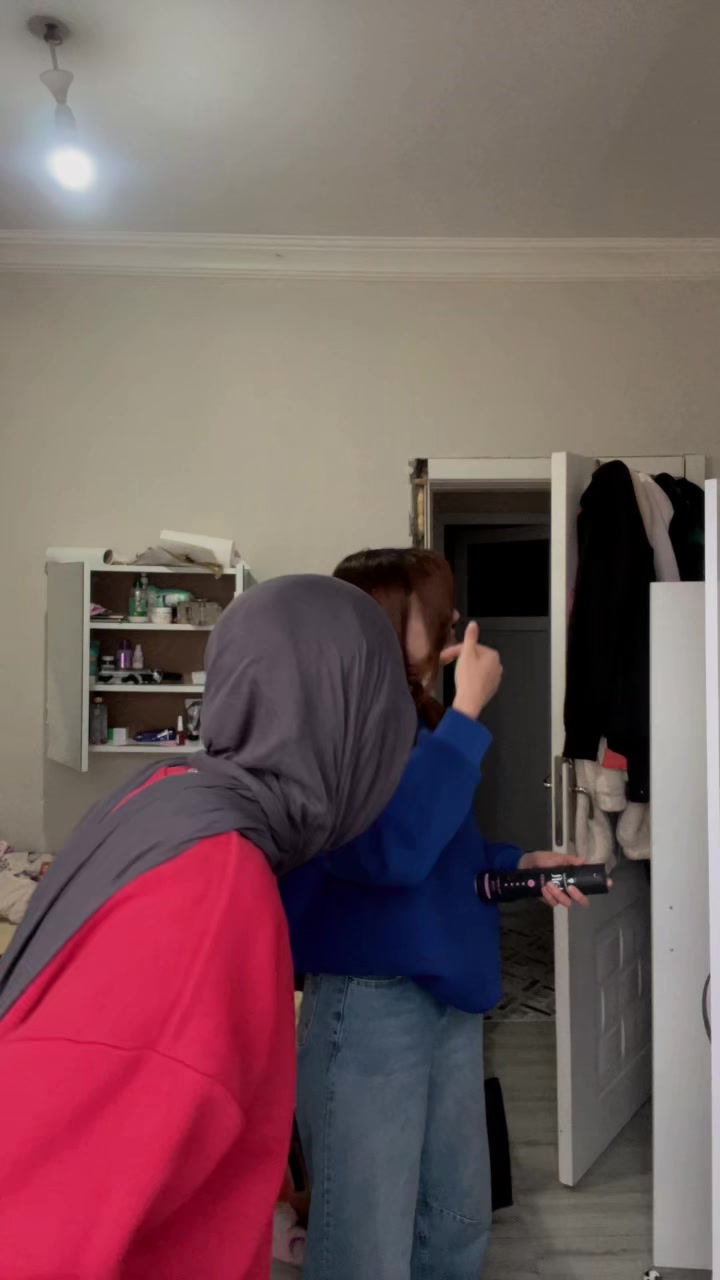 @Menekşe
