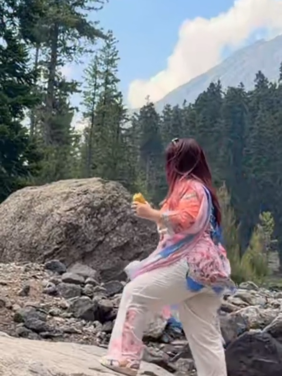 @ZOYA KHAN
